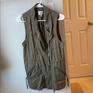 Military green light weight vest